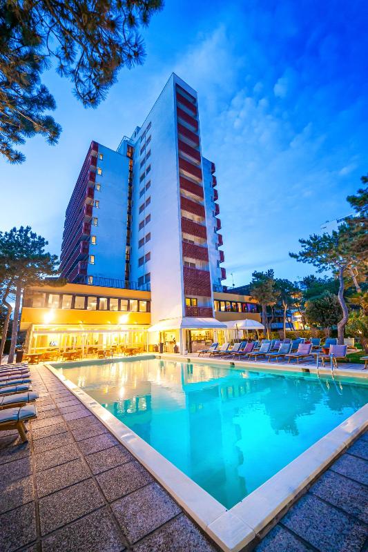 pool hotel
